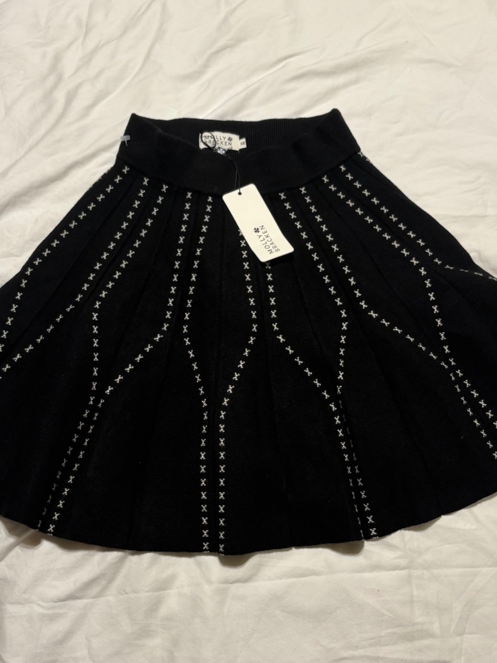 Molly Bracken NWT Knit Pleated Mini Skirt Black White Geometric Size XS New